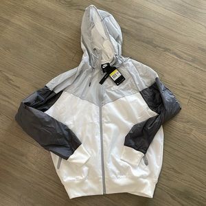 NWT NIKE WINDBREAKER KIDS SIZE S
